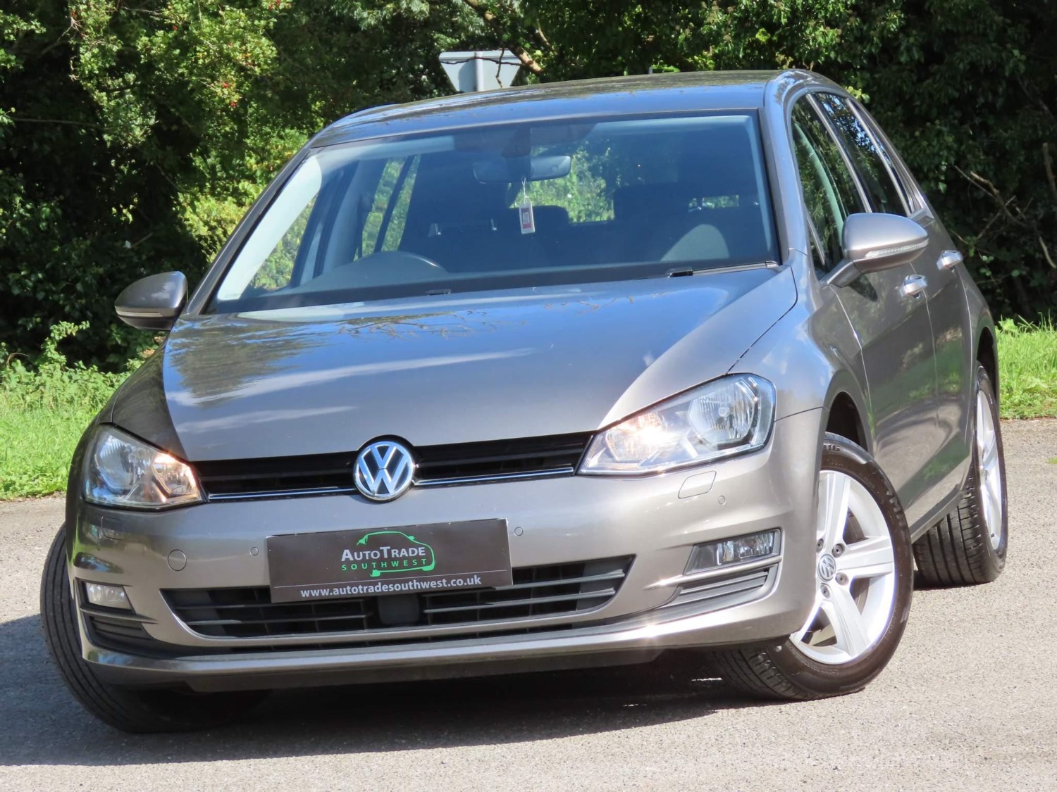 Volkswagen Golf Listing Image