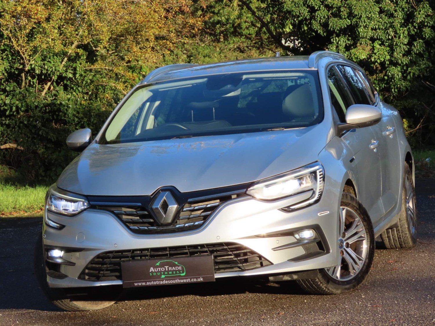 2022 used Renault Megane 1.6 E-TECH 9.8kWh Iconic Sport Tourer Auto Euro 6 (s/s) 5dr