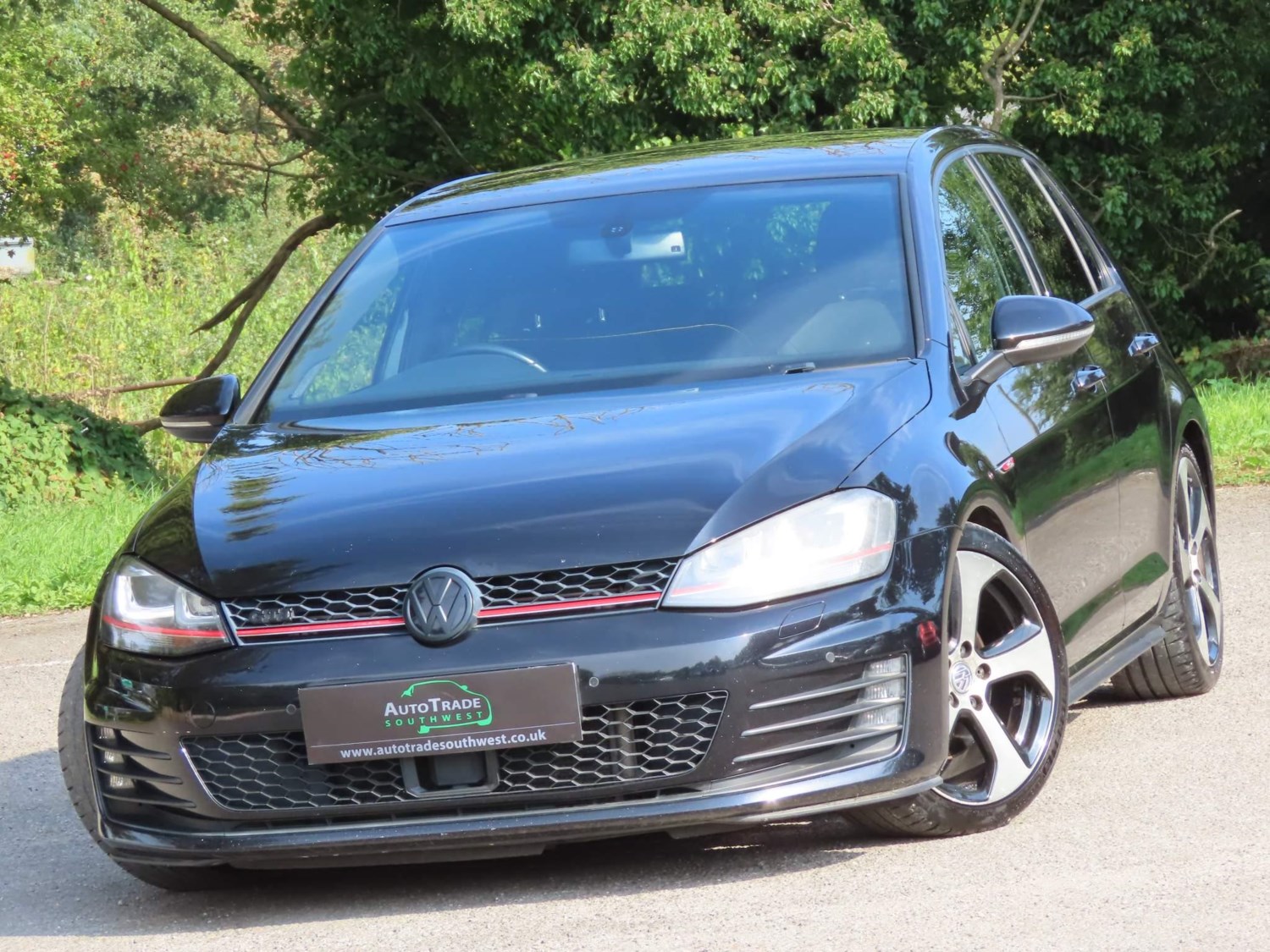 Volkswagen Golf Listing Image