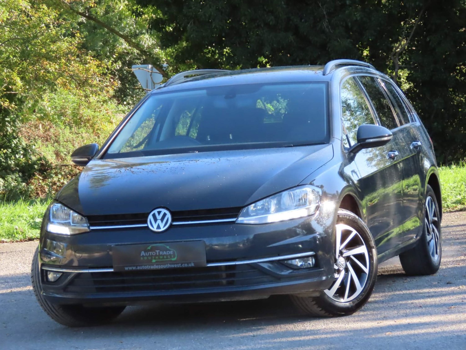 Volkswagen Golf Listing Image