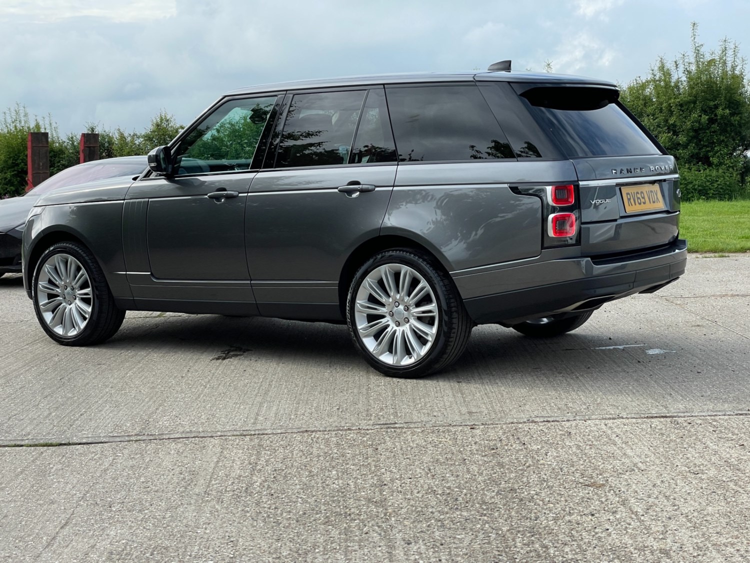 Land Rover Range Rover Listing Image