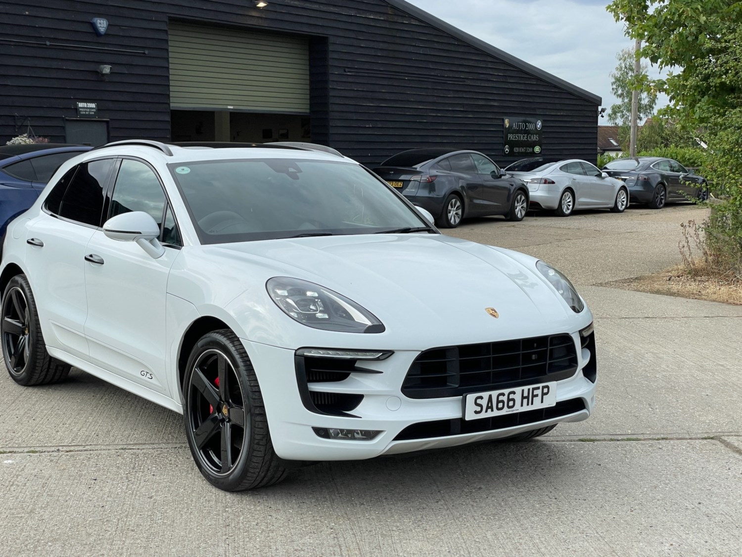 Porsche Macan Listing Image