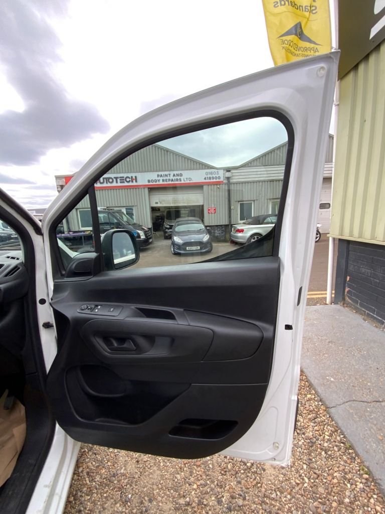 Vauxhall Combo Listing Image