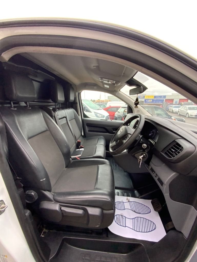 Vauxhall Vivaro Listing Image