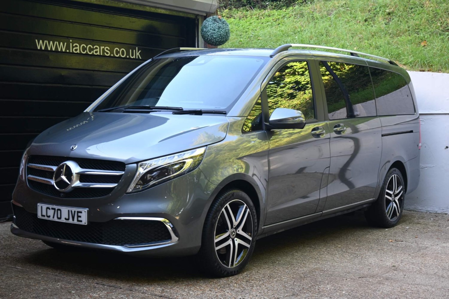 Mercedes-Benz V-Class Listing Image