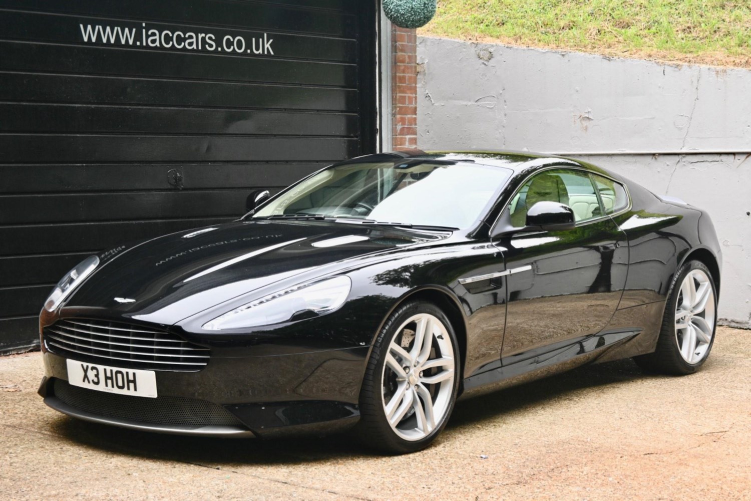 Aston Martin DB9 Listing Image