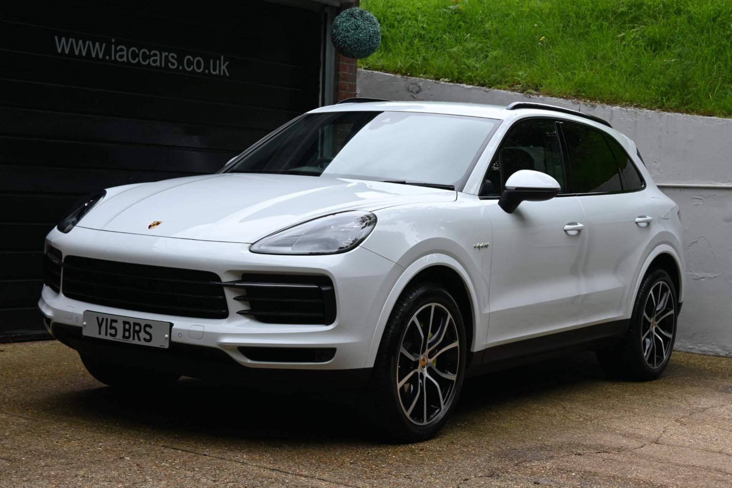 Porsche Cayenne Listing Image