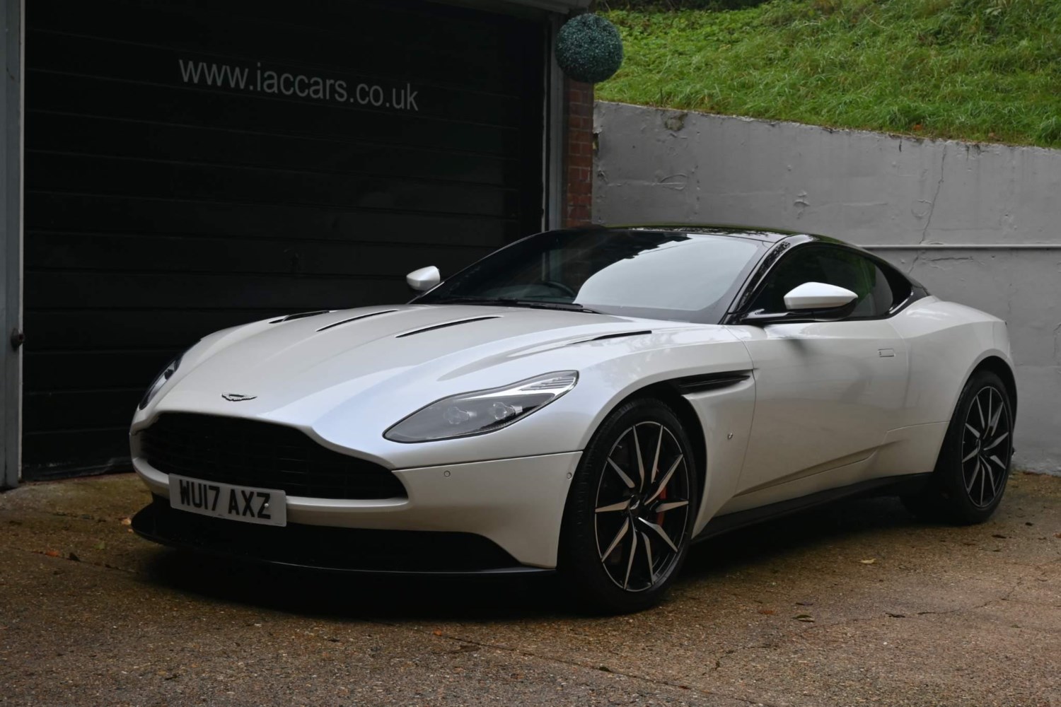 Aston Martin DB11 Listing Image