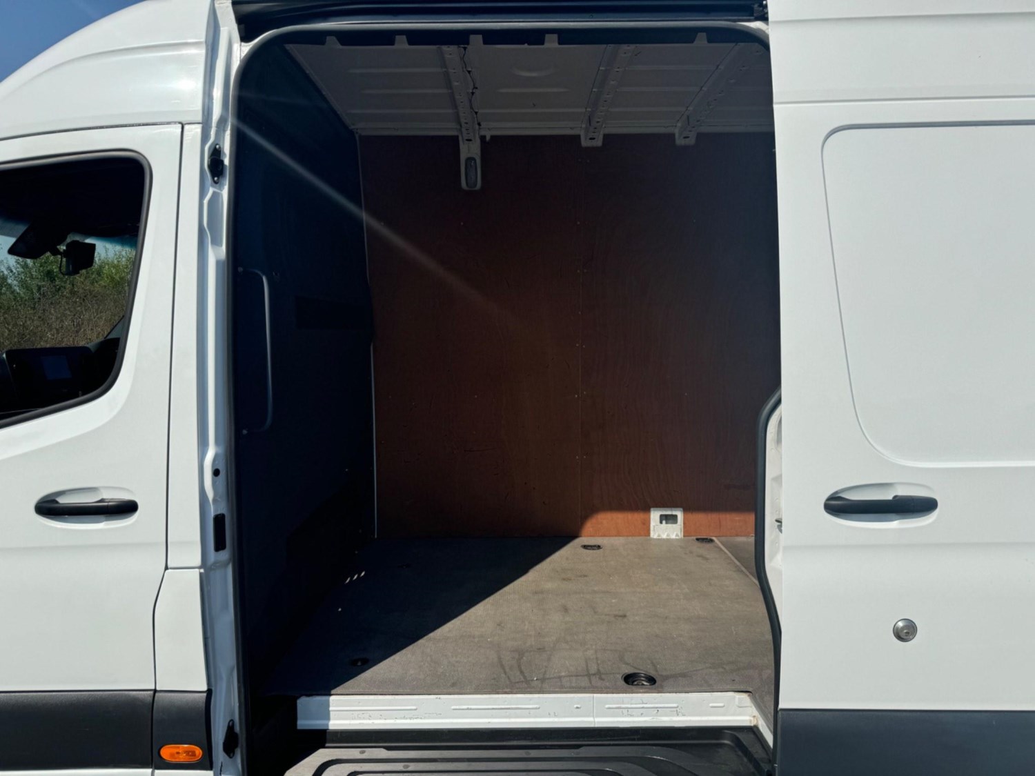 Mercedes-Benz Sprinter Listing Image