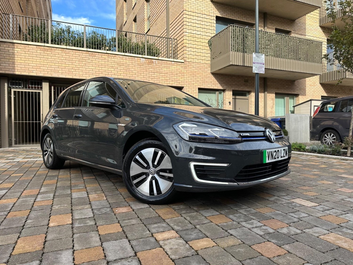 Volkswagen Golf Listing Image