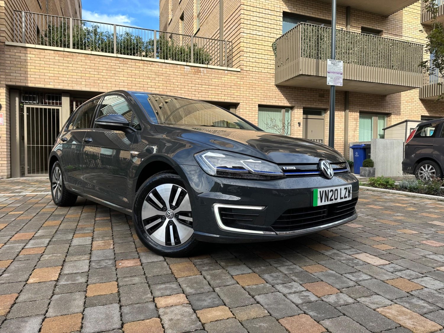 Volkswagen Golf Listing Image