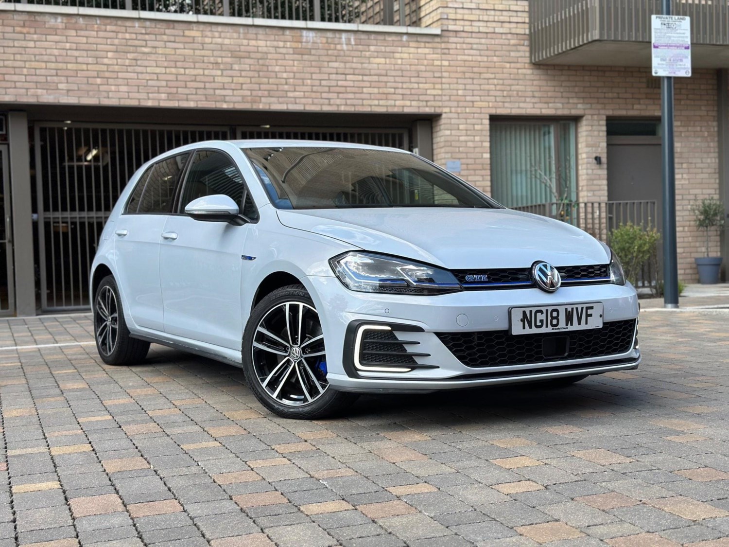 Volkswagen Golf Listing Image