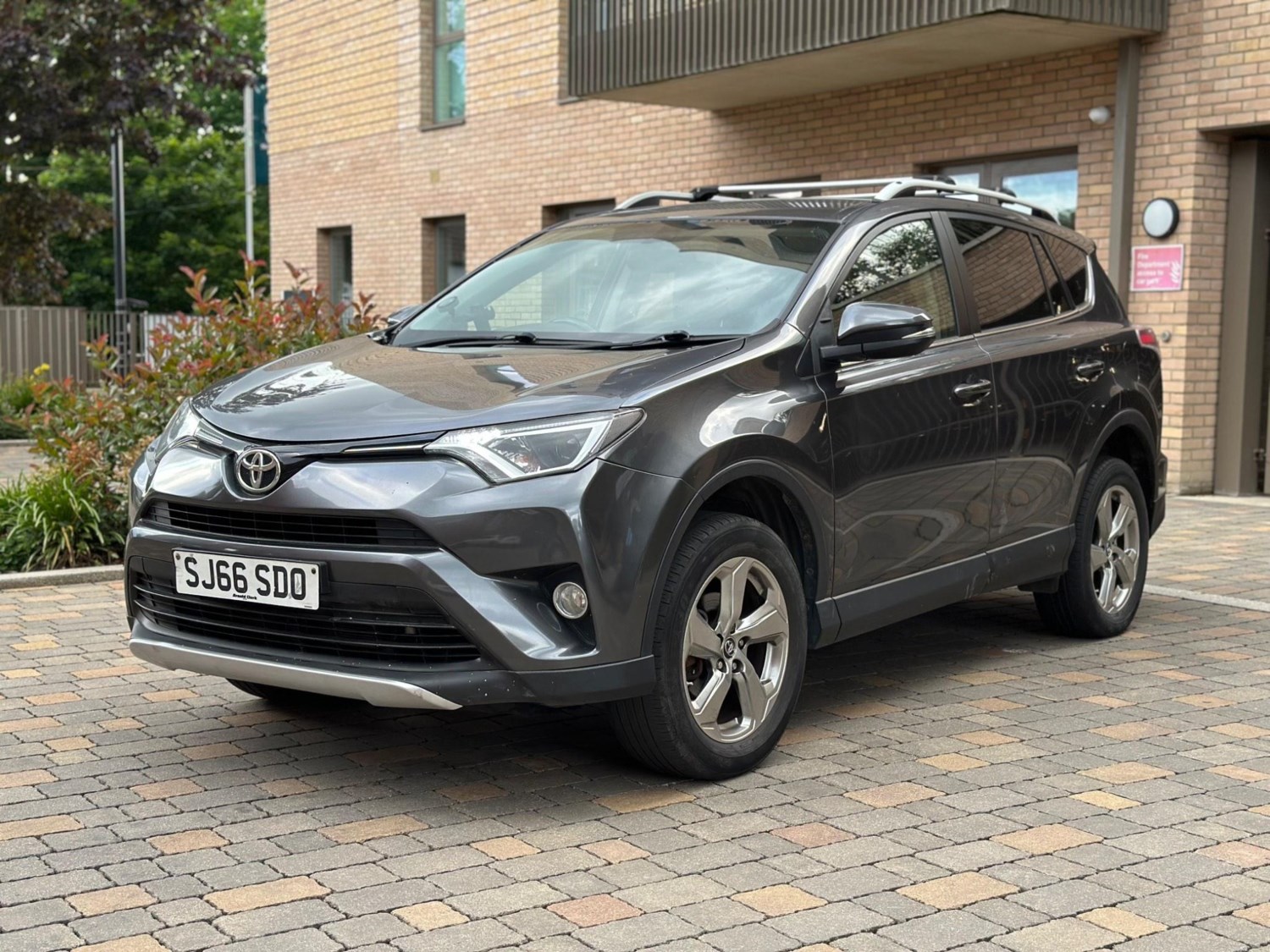 Toyota RAV4 Listing Image