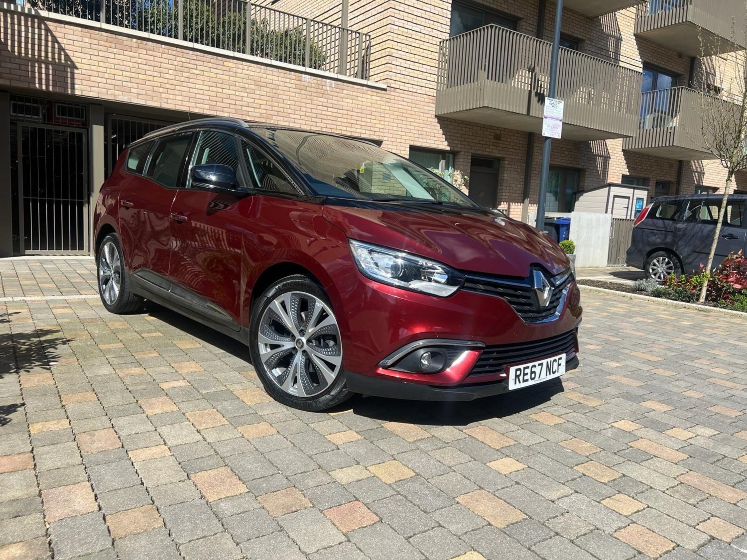 Renault Grand Scenic Listing Image