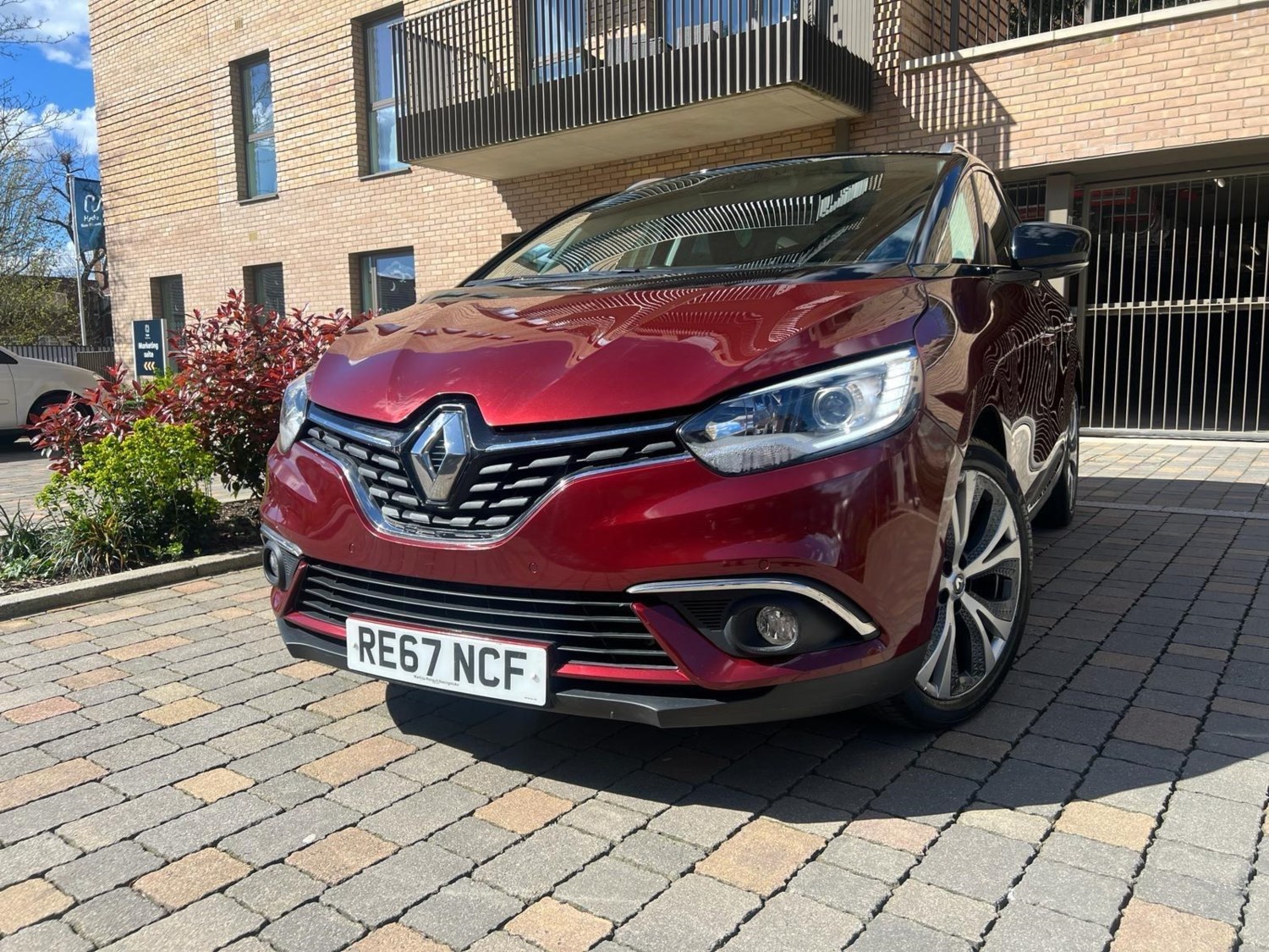 Renault Grand Scenic Listing Image