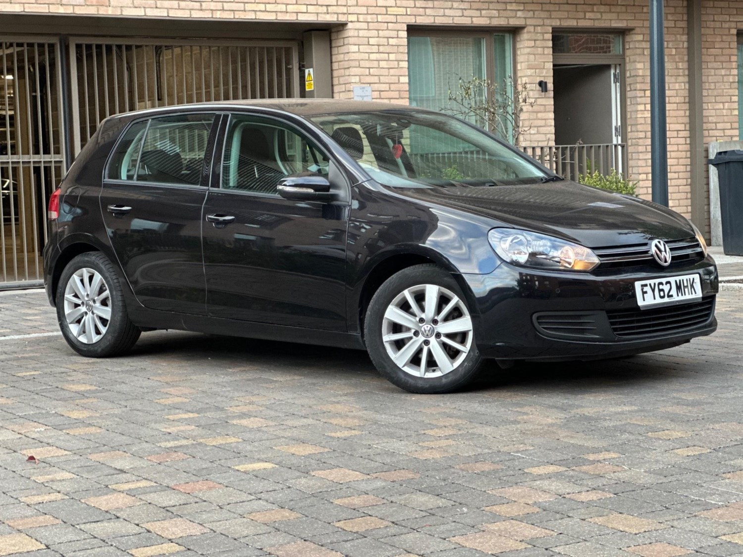 Volkswagen Golf Listing Image