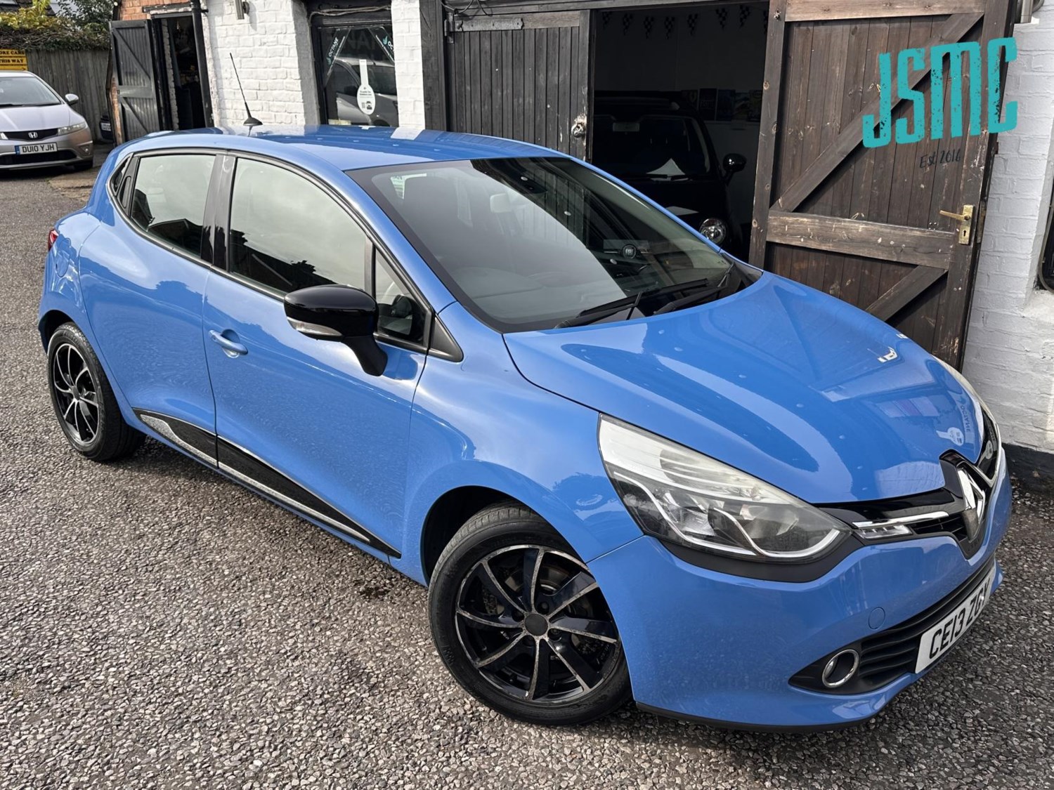 Renault Clio Listing Image