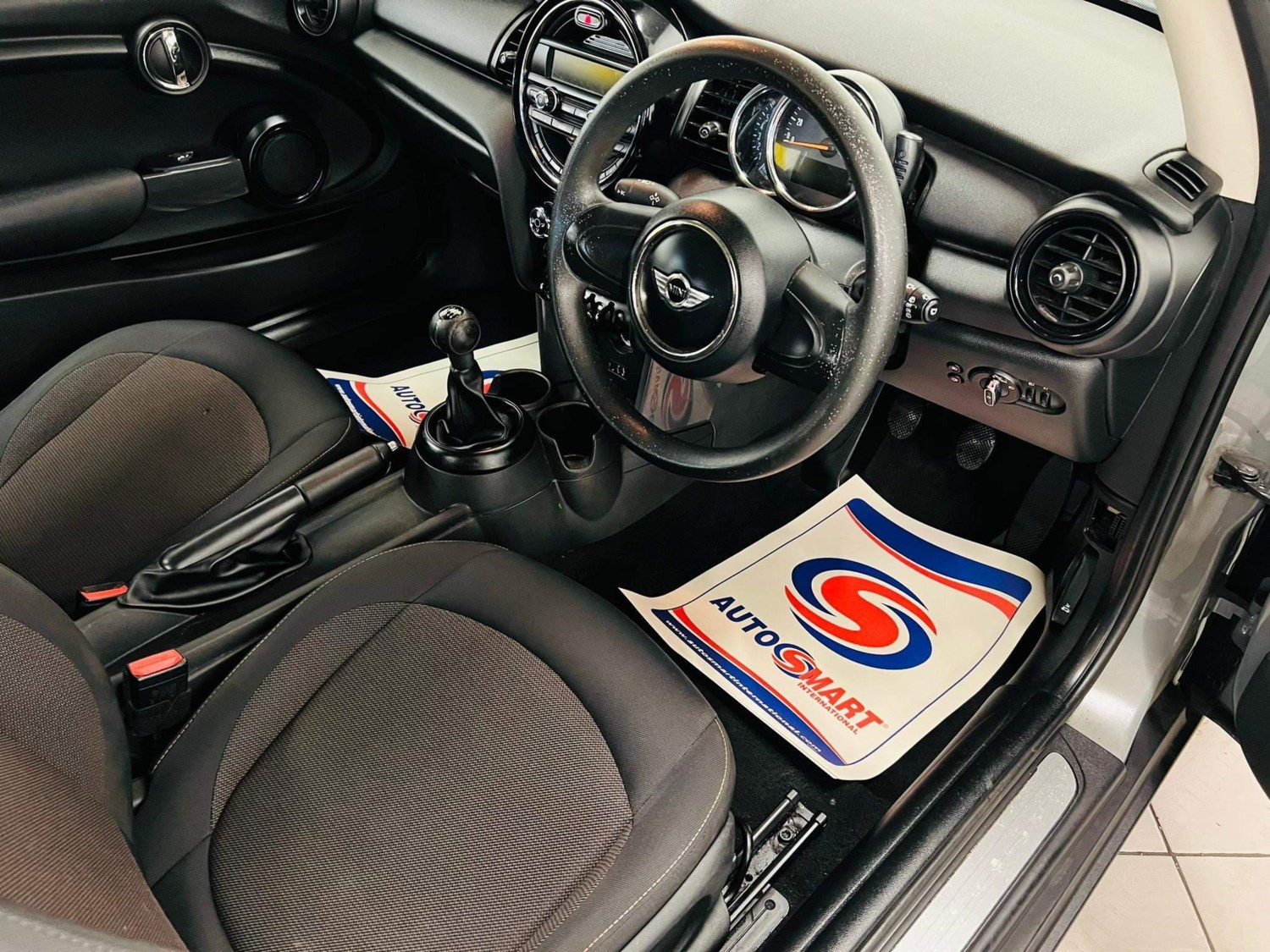 MINI Hatch Listing Image