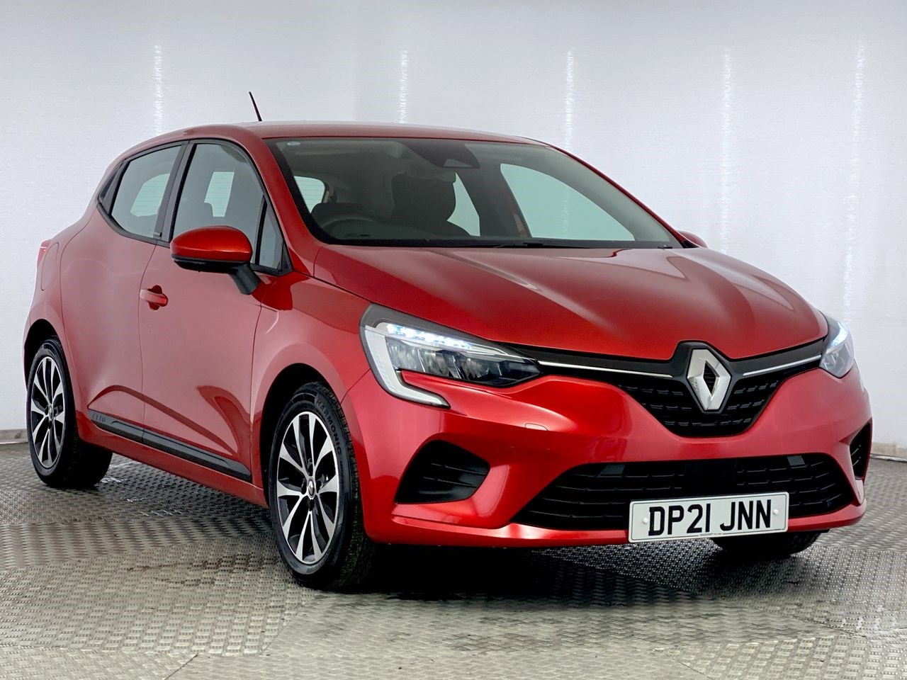 Renault Clio Listing Image