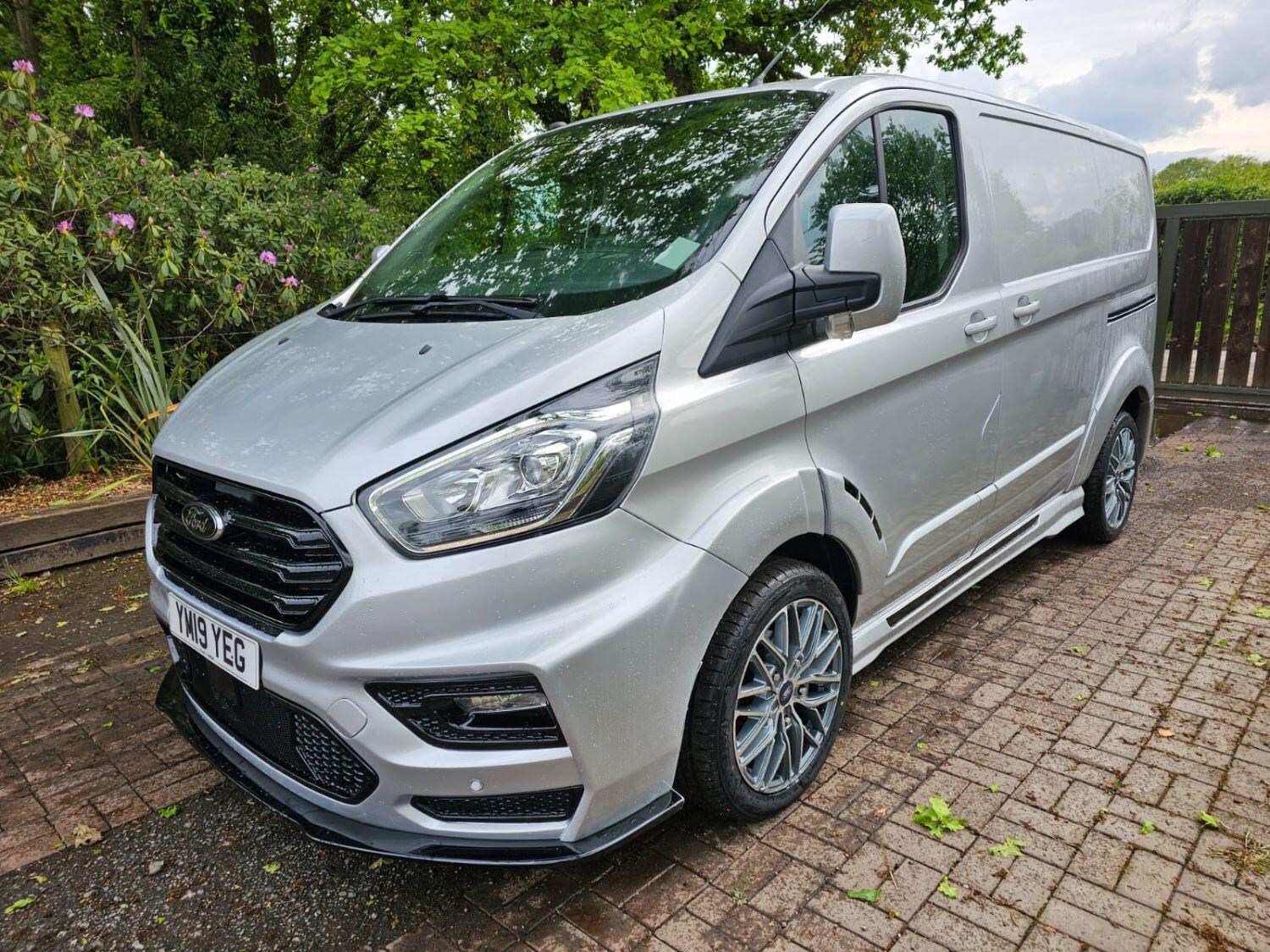 Ford Transit Custom Listing Image