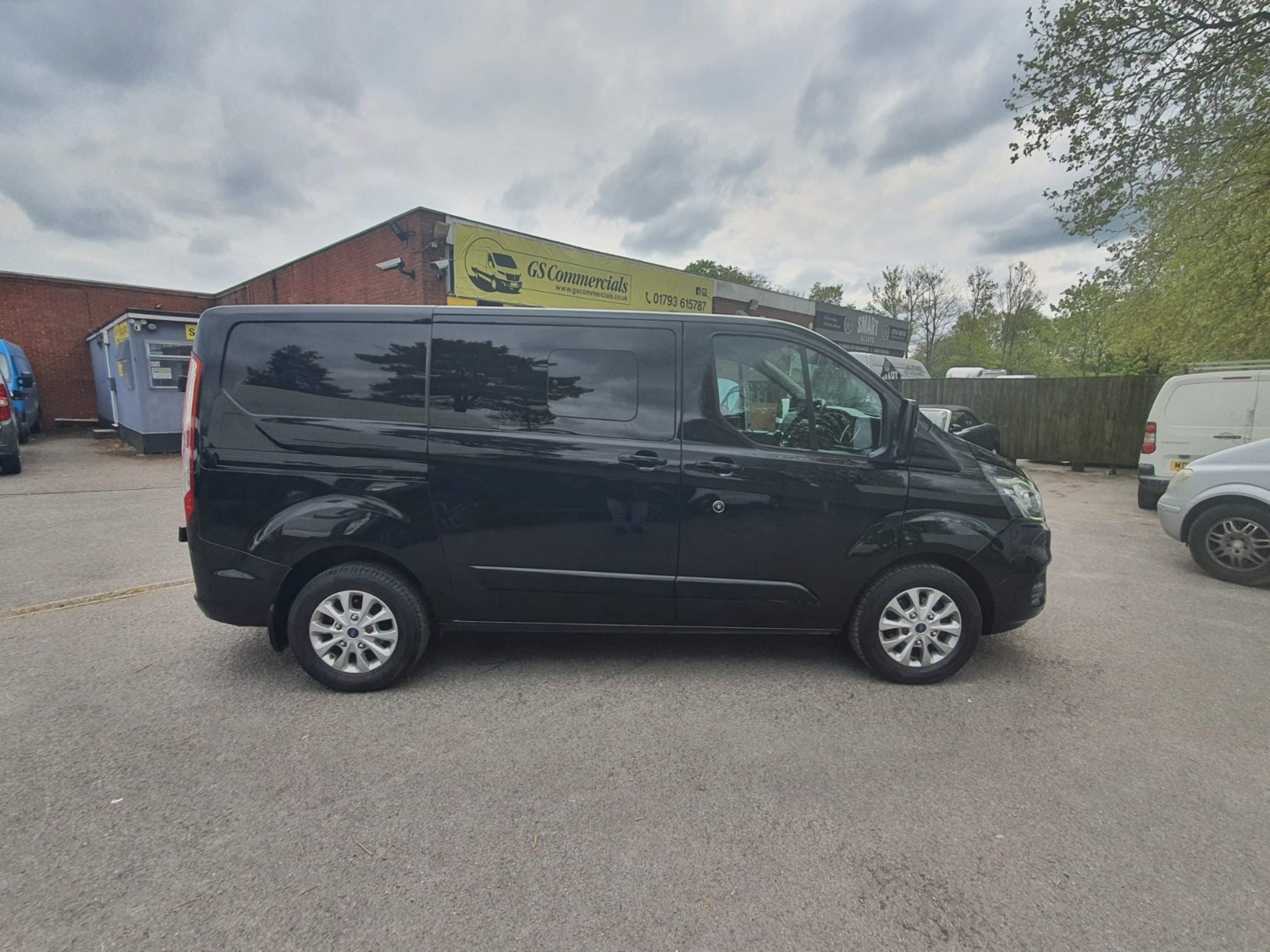 Ford Transit Custom Listing Image