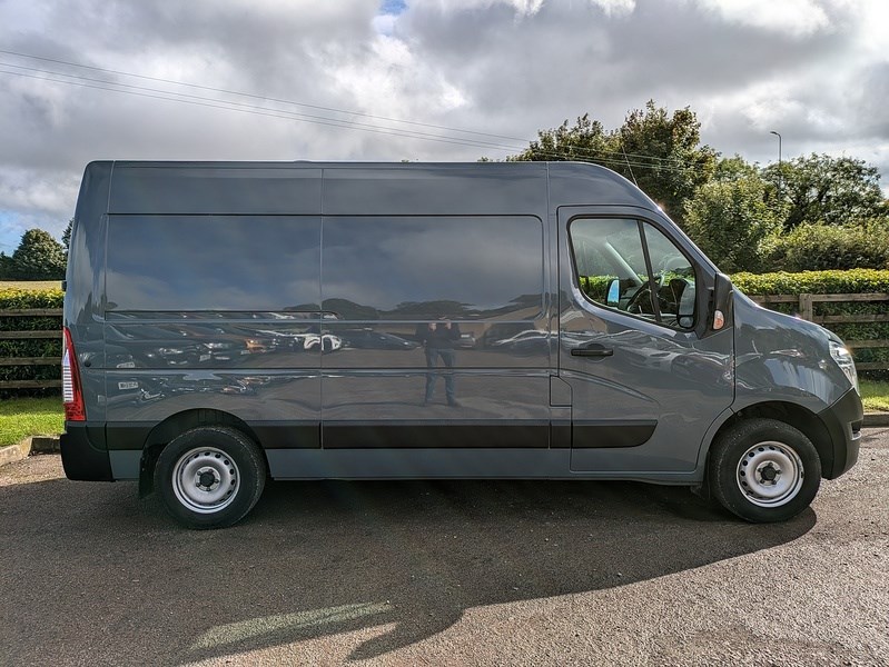 Nissan Interstar Listing Image