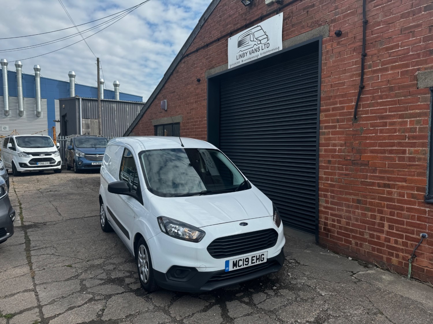 Ford Transit Courier Listing Image