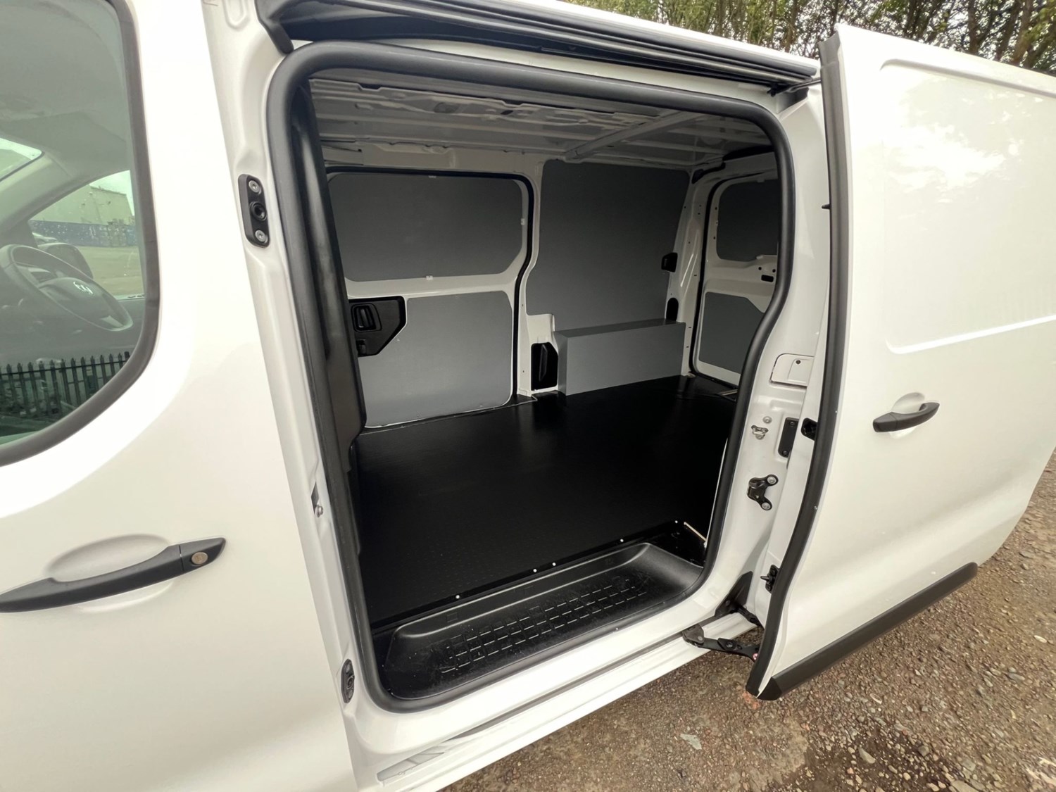 Vauxhall Vivaro Listing Image