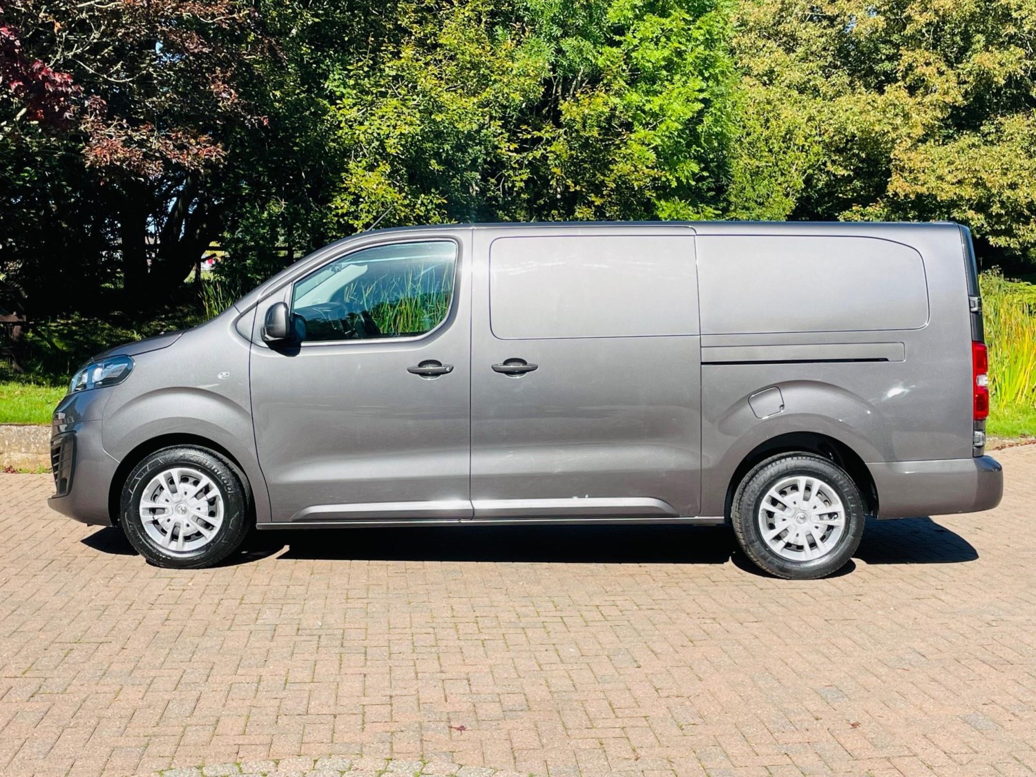 Vauxhall Vivaro Listing Image