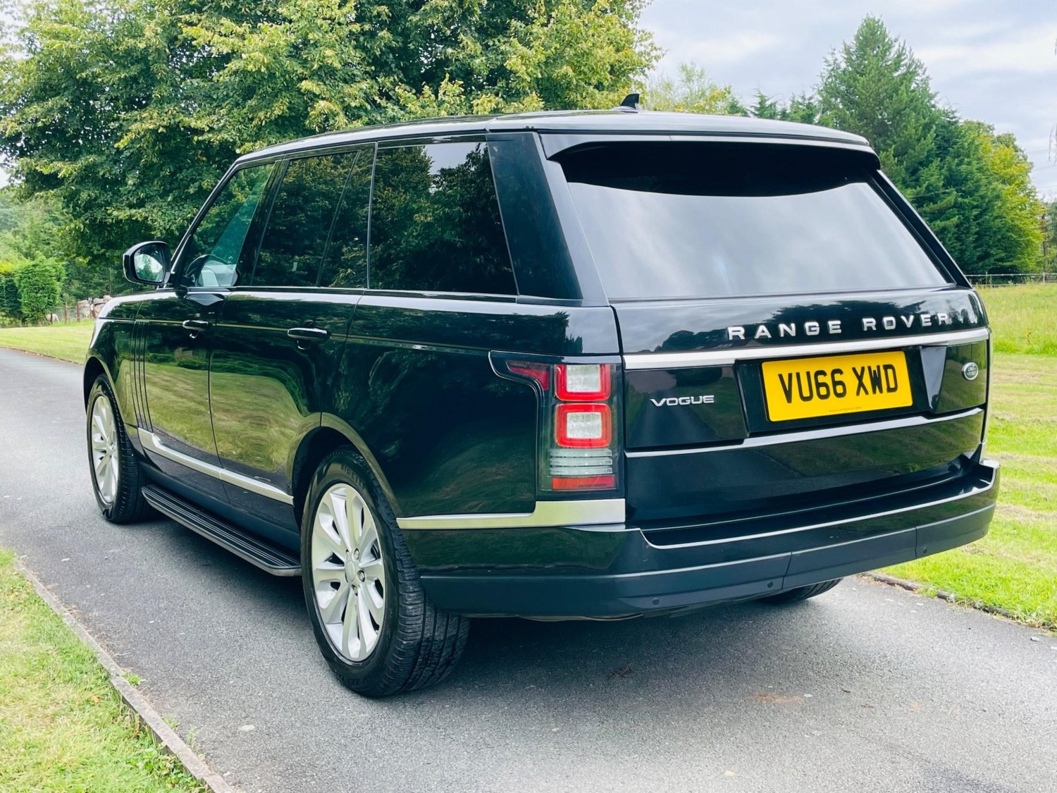 Land Rover Range Rover Listing Image