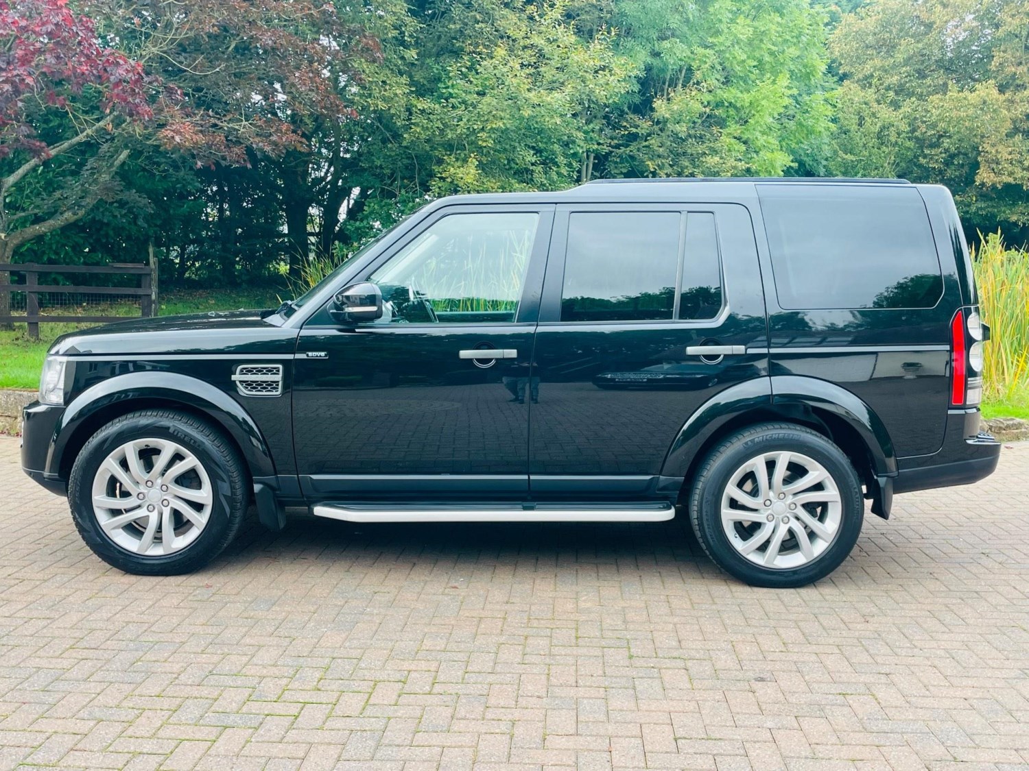 Land Rover Discovery 4 Listing Image