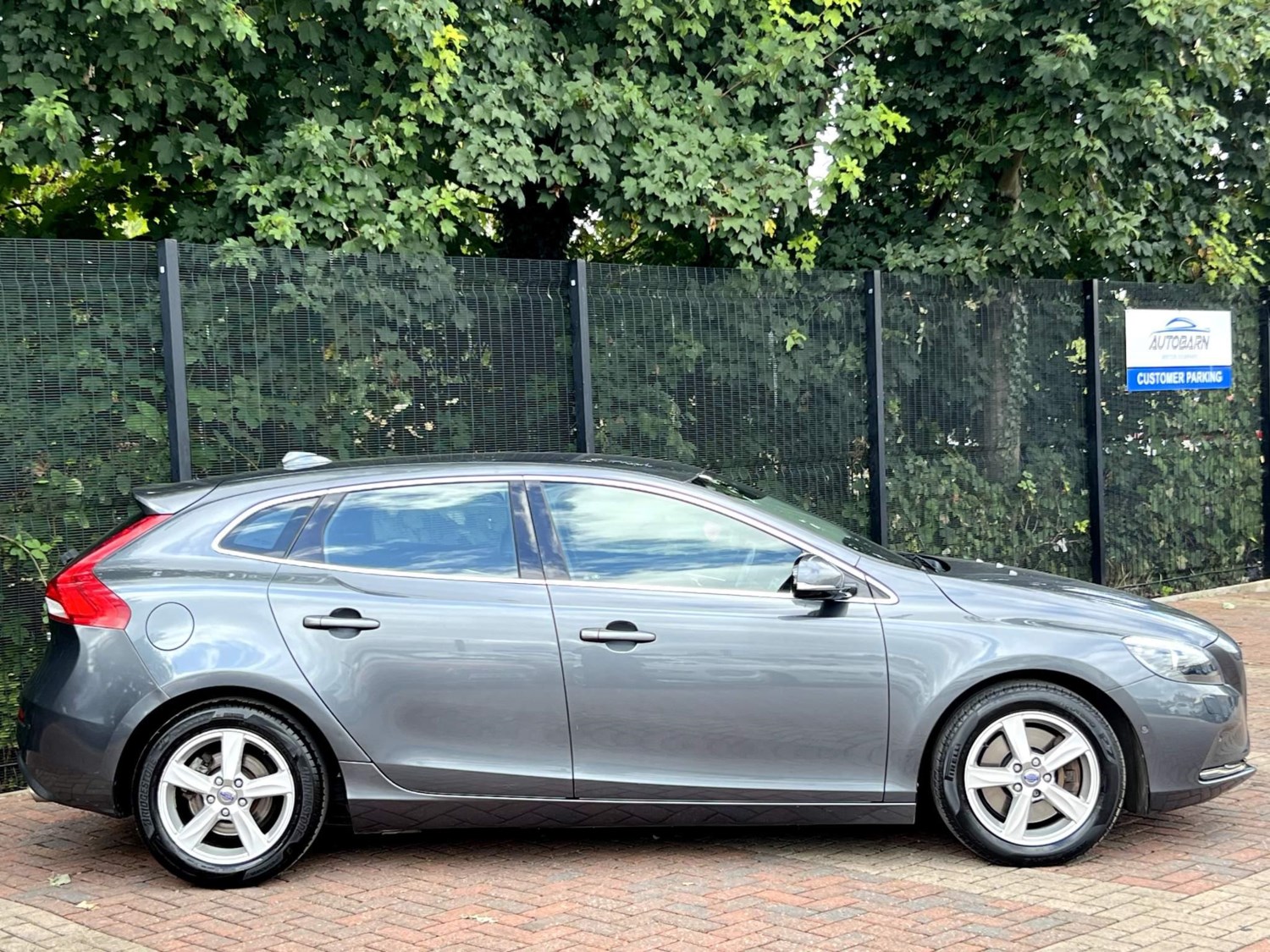 Volvo V40 Listing Image