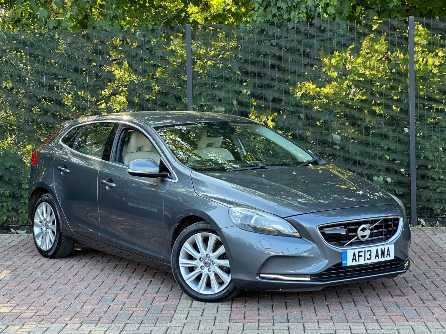 Volvo V40 Listing Image