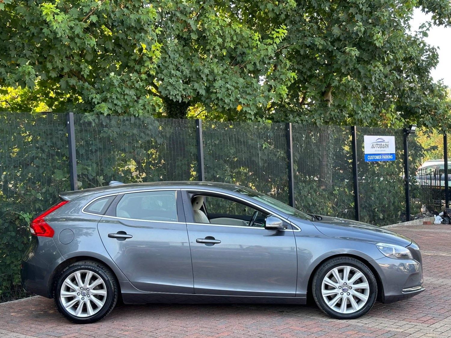 Volvo V40 Listing Image