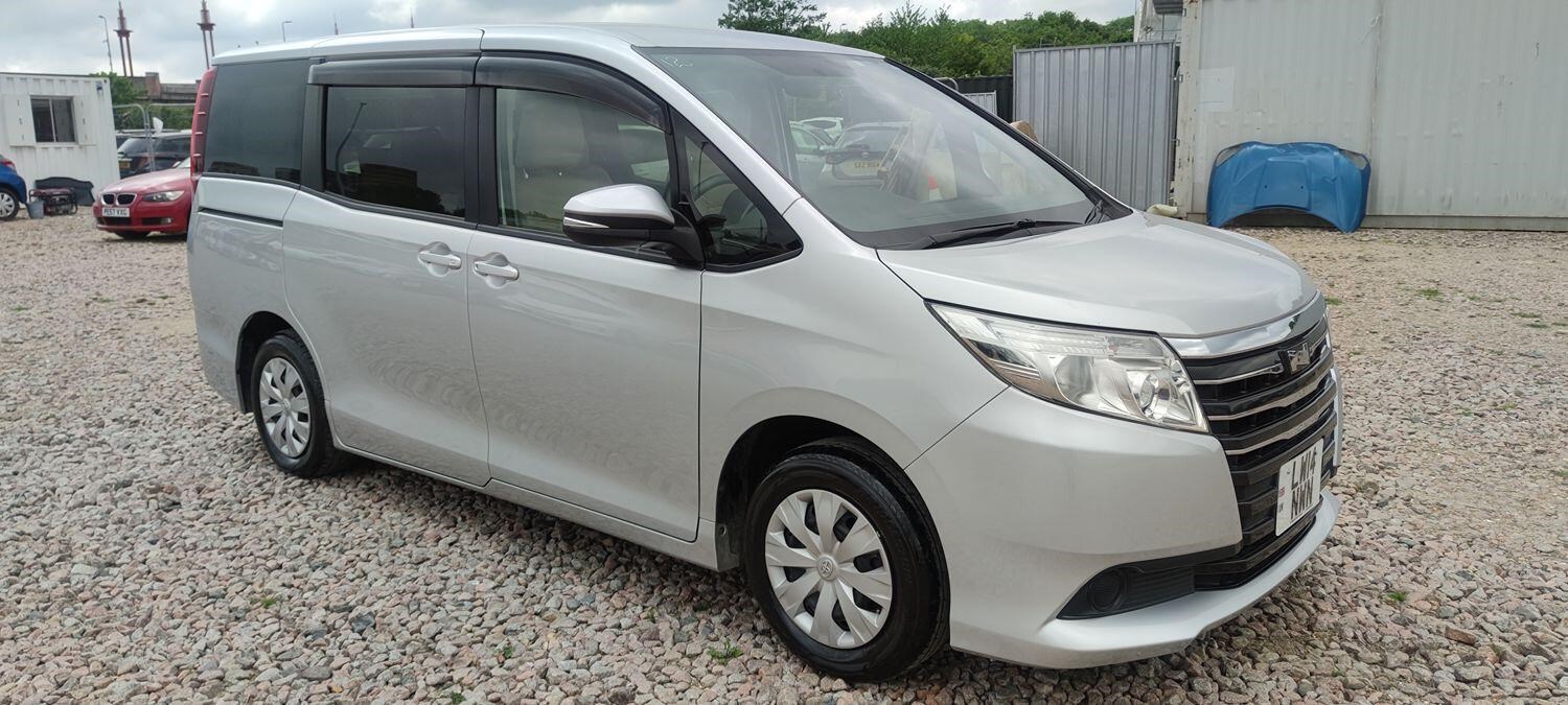 Toyota Noah Listing Image