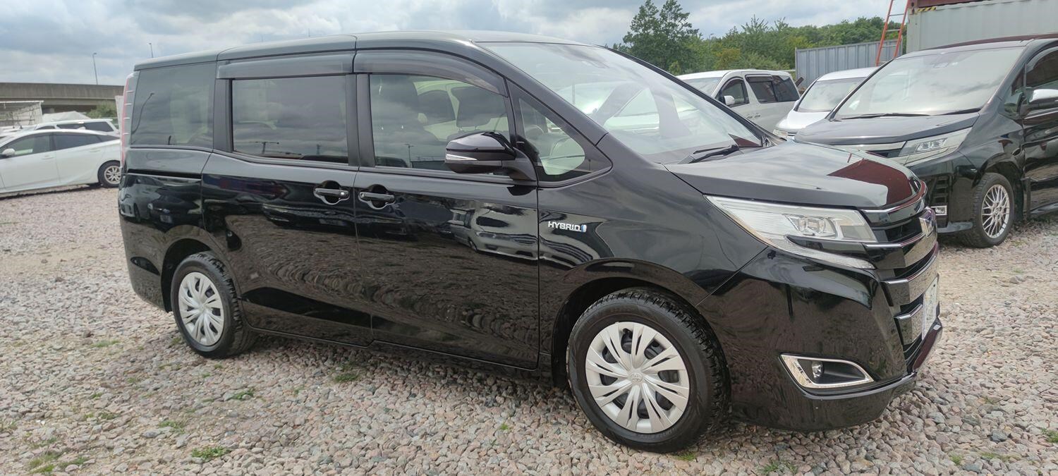 Toyota Noah Listing Image