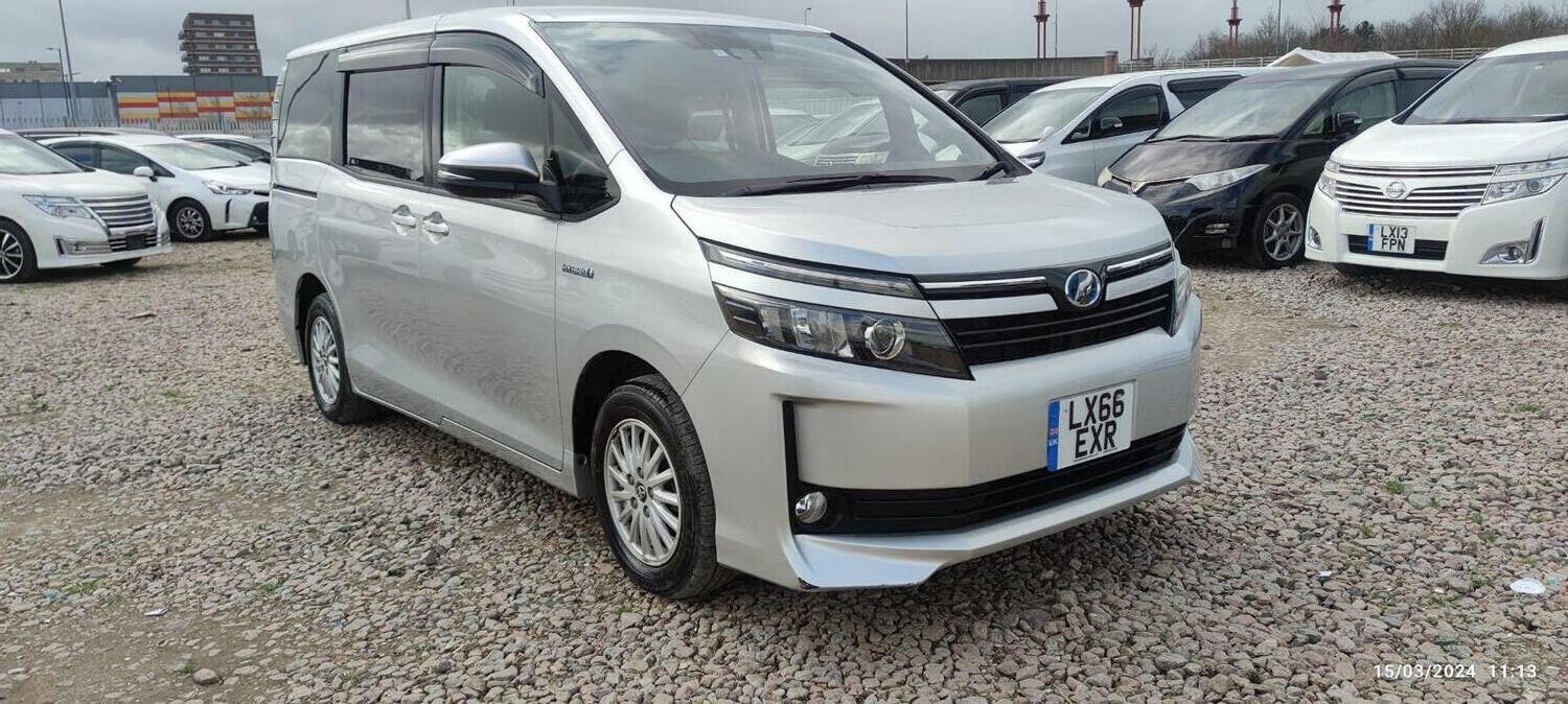 Toyota Noah Listing Image