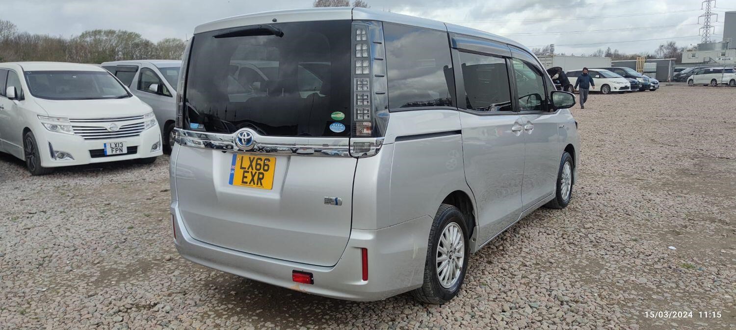 Toyota Noah Listing Image