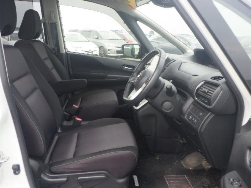 Nissan Serena Listing Image