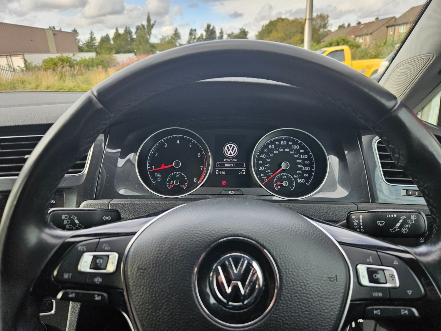 Volkswagen Golf Listing Image