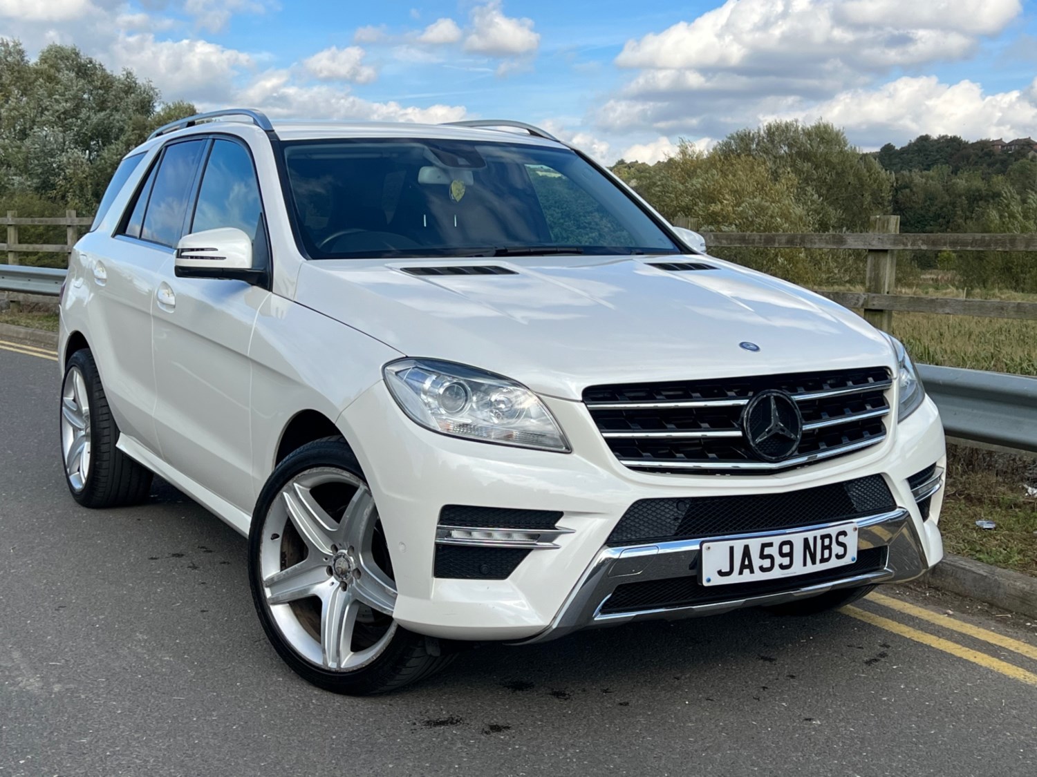 Mercedes-Benz M-Class Listing Image