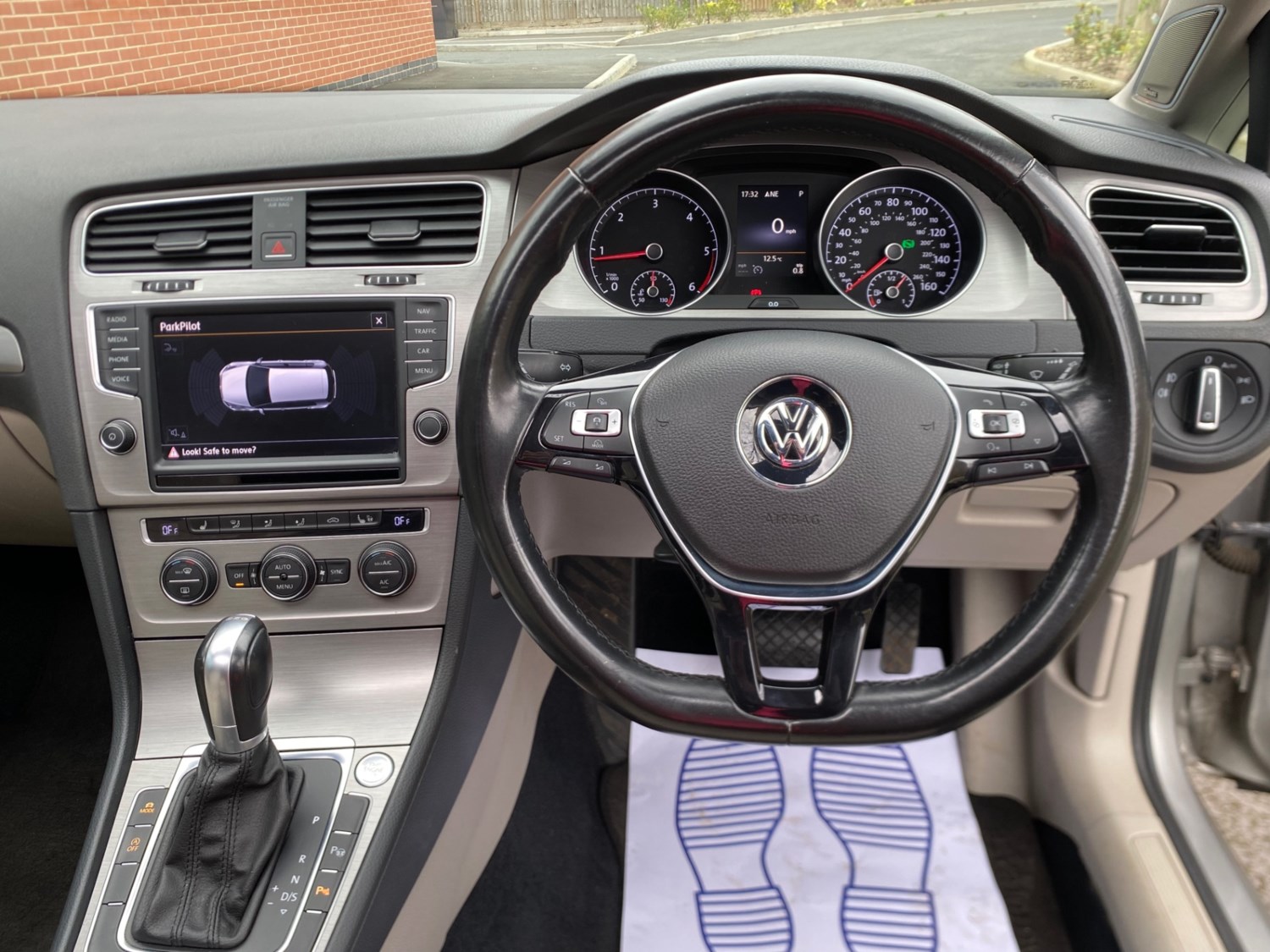 Volkswagen Golf Listing Image