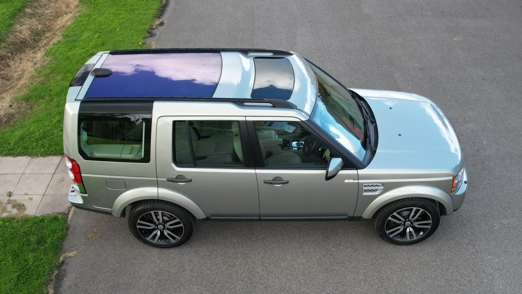 Land Rover Discovery Listing Image