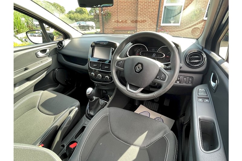 Renault Clio Listing Image