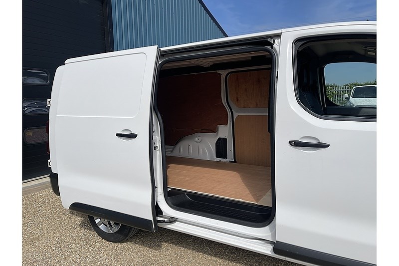 Vauxhall Vivaro Listing Image