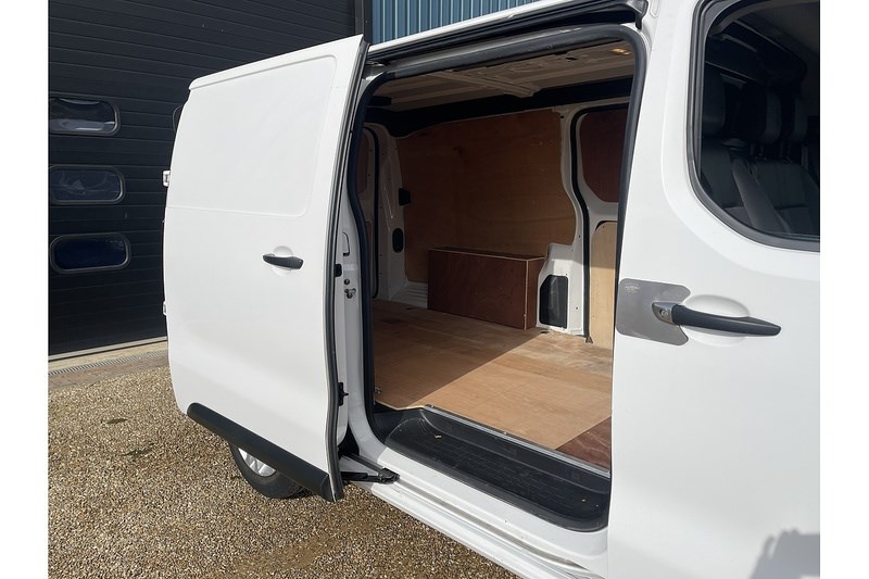 Vauxhall Vivaro Listing Image