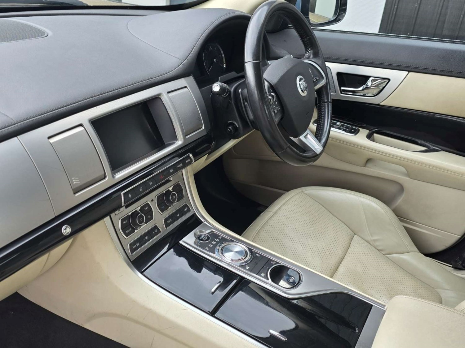 Jaguar XF Listing Image