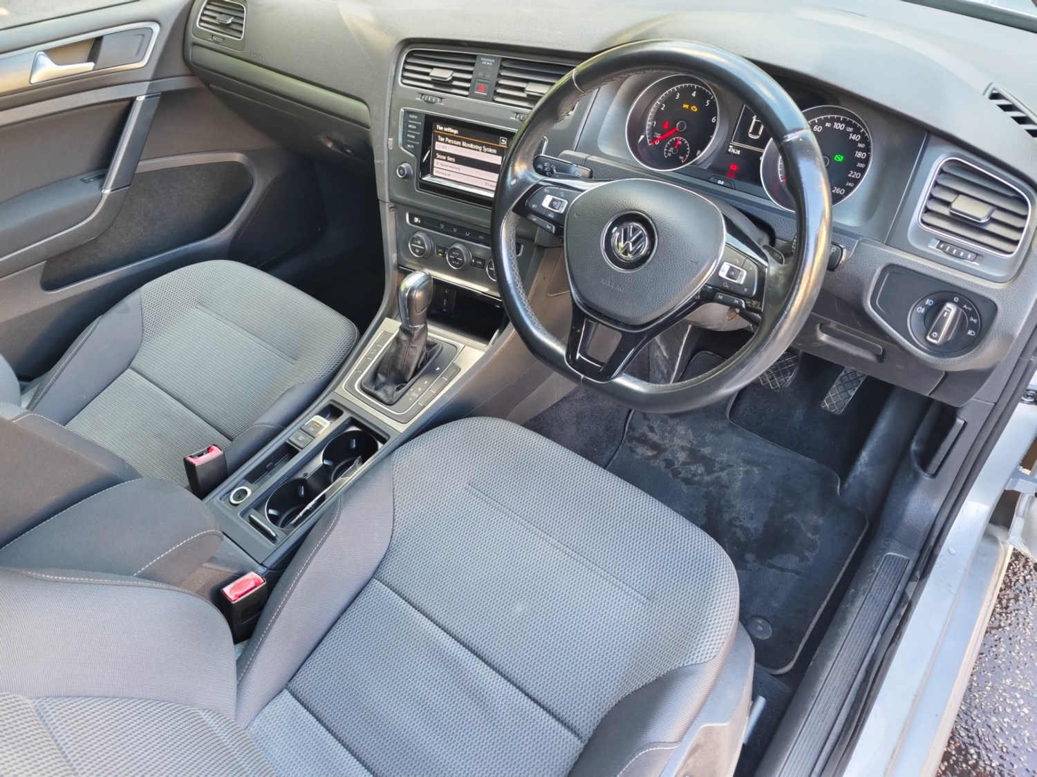 Volkswagen Golf Listing Image