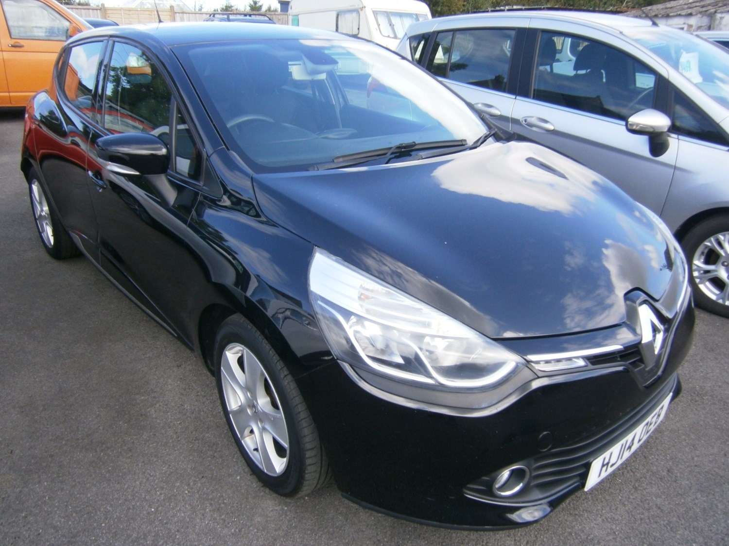 Renault Clio Listing Image