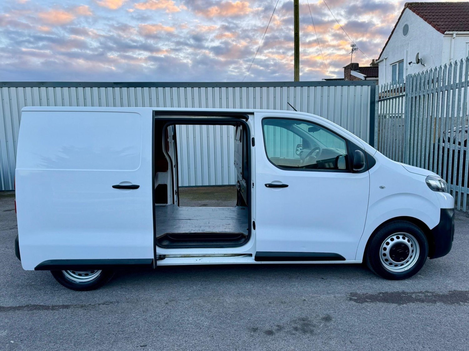 Citroen Dispatch Listing Image